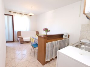 Standard Apartment, 1 Bedroom (909/2115) | Living area | TV - Apartment 909 (Fazana)