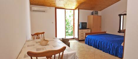 Standard Studio, 1 Bedroom (909/2114) | Living area