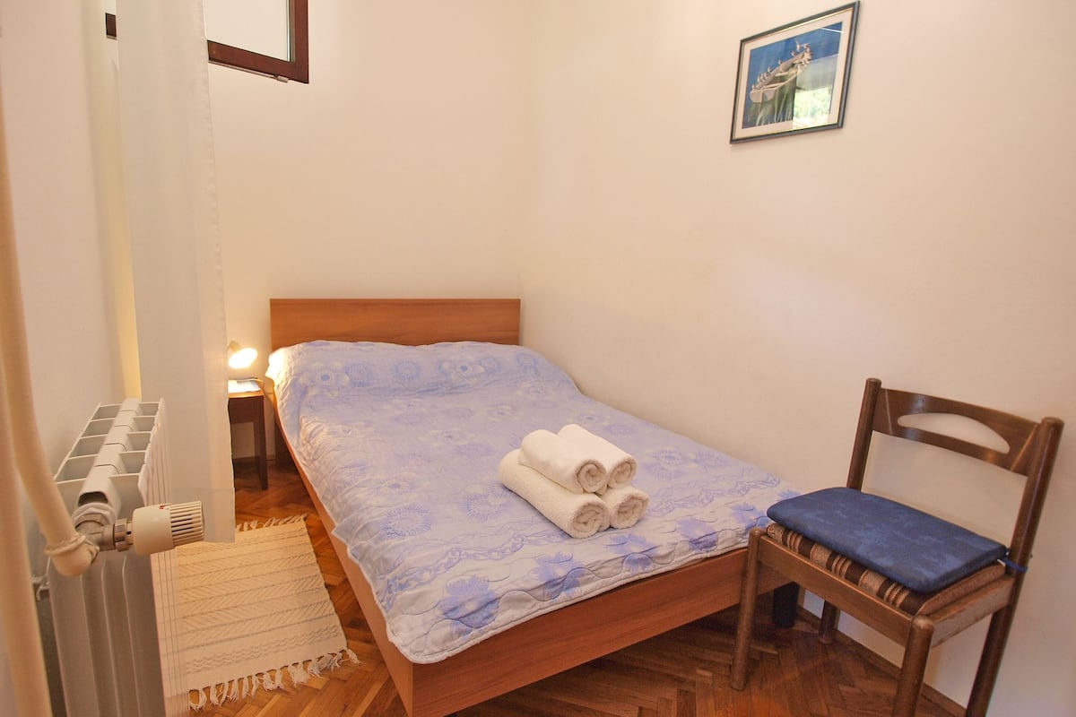 Standard Apartment, 2 Bedrooms (911/2119) | Iron/ironing board, WiFi (free), bed sheets