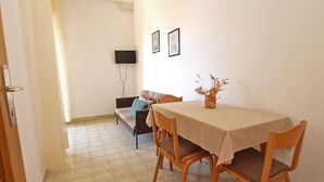 Standard Apartment, 1 Bedroom (911/2118) | In-room dining - Apartment 911 (Labin)