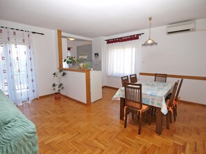 Standard Apartment, 2 Bedrooms (0241) | In-room dining - Apartment 914 (Medulin)