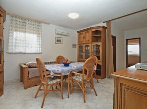 Standard-Apartment, 2 Schlafzimmer (924/2166) | Essbereich im Zimmer