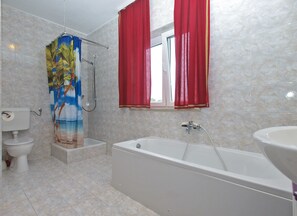 Standard Apartment, 2 Bedrooms (924/2165) | Bathroom