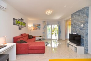 Standard Apartment, 2 Bedrooms (925/2170) | Living area | TV - Apartment 925 (Fazana)