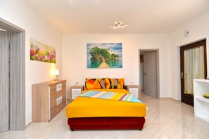 Standard Apartment, 2 Bedrooms (925/2170) | Living area | TV