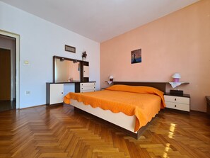 Standard Apartment, 2 Bedrooms (0244) | 2 bilik tidur, seterika/papan seterika, Wi-fi percuma, cadar katil 
