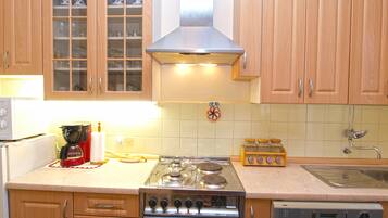 Standard Apartment, 2 Bedrooms (0245) | Private kitchen | Fridge, microwave, oven, stovetop