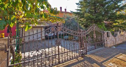 Apartment 933