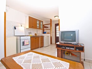 Standard-Apartment, 1 Schlafzimmer (939/2353) | Wohnbereich | Fernseher