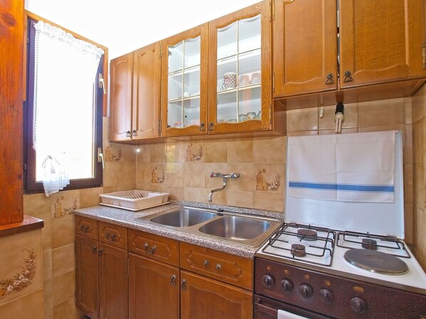 Standard Apartment, 3 Bedrooms (939/2354) | Private kitchen | Fridge, oven, stovetop, electric kettle