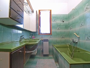 Standard-Apartment, 3 Schlafzimmer (939/2354) | Badezimmer | Haartrockner, Handtücher