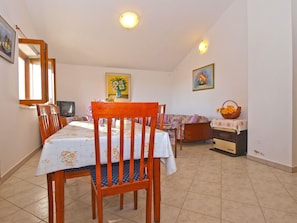 Standard Apartment, 2 Bedrooms (950/2410) | In-room dining