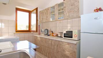 Standard Apartment, 2 Bedrooms (950/2410) | Private kitchen | Fridge, oven, stovetop, cookware/dishes/utensils