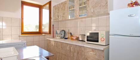 Standard Apartment, 2 Bedrooms (950/2410) | Private kitchen | Fridge, oven, stovetop, cookware/dishes/utensils