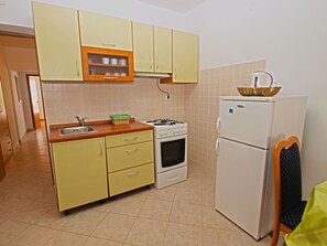 Standard Apartment, 2 Bedrooms (0251) | Private kitchen