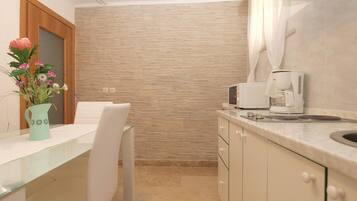 Standard Apartment, 1 Bedroom (959/2441) | Private kitchen | Fridge