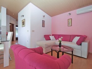 Standard Apartment, 2 Bedrooms (959/2440) | Living area | TV - Apartment 959 (Vodnjan)