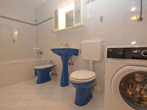 Standard Apartment, 1 Bedroom (0254) | Bathroom
