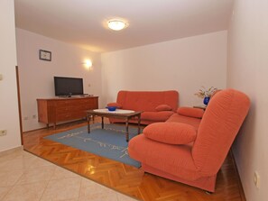 Standard Apartment, 1 Bedroom (0254) | Living room | TV - Apartment 979 (Medulin)