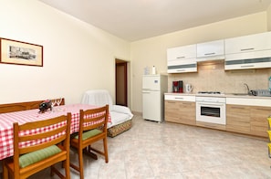 Standard Apartment, 2 Bedrooms (1001/3281) | Private kitchen