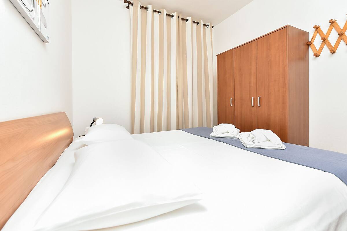 1 bedroom, iron/ironing board, free WiFi, bed sheets