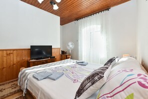 Standard House, 3 Bedrooms (0258) | 3 bedrooms, iron/ironing board, free WiFi, bed sheets - House 1009 (Svetvincenat)