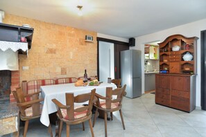 스탠다드 하우스, 침실 3개 (0259) | 거실 공간 | TV, 벽난로