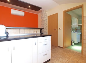 Standard Studio, 1 Bedroom (1017/13491) | Private kitchen | Fridge, oven, stovetop, coffee/tea maker
