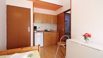 Standard-Apartment, 1 Schlafzimmer (1030/3544) | Wohnbereich | Fernseher