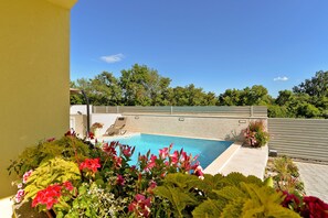 Kolam renang outdoor