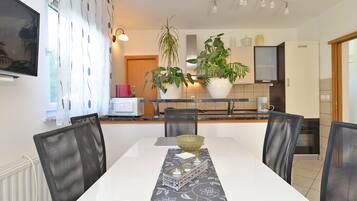 Nhà Tiêu chuẩn, 4 phòng ngủ (0263) | Khu vực ăn uống tại phòng