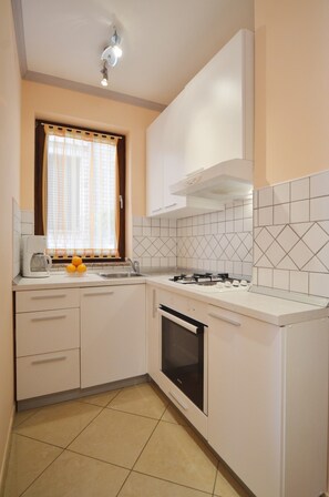 Appartamento Standard, 1 camera da letto (0264) | Cucina privata | Frigorifero, microonde, forno, piano cottura