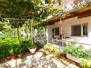 Standard Apartment, 3 Bedrooms (0267) | Terrace/patio - Apartment 1051 (Fazana)