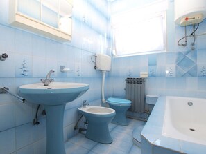 Standard-Apartment, 3 Schlafzimmer (0267) | Badezimmer