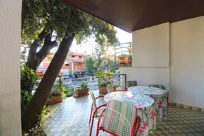 Căn hộ Tiêu chuẩn, 2 phòng ngủ (1057/135670) | Hiên