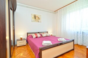 2 chambres, fer et planche à repasser, lits bébé (gratuits)