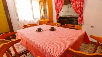 Standard Apartment, 3 Bedrooms (0271) | 3 bedrooms, iron/ironing board, free cribs/infant beds