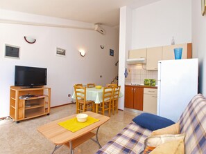 Standard Apartment, 2 Bedrooms (1077/6442) | Living area