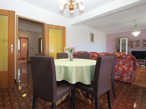 Standard Apartment, 3 Bedrooms (0273) | In-room dining