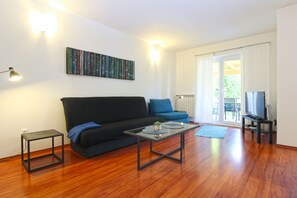 Standard House, 3 Bedrooms (0275) | Living area | TV - Apartment 1092 (Pula)