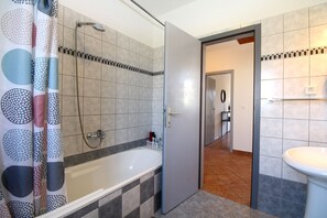 Standard House, 3 Bedrooms (0275) | Bathroom