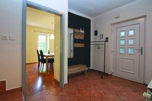 Standard House, 3 Bedrooms (0275) | Living area - Apartment 1092 (Pula)
