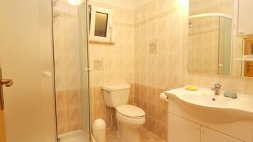 Standard Apartment, 1 Bedroom (1094/9449) | Bathroom | Shower, towels