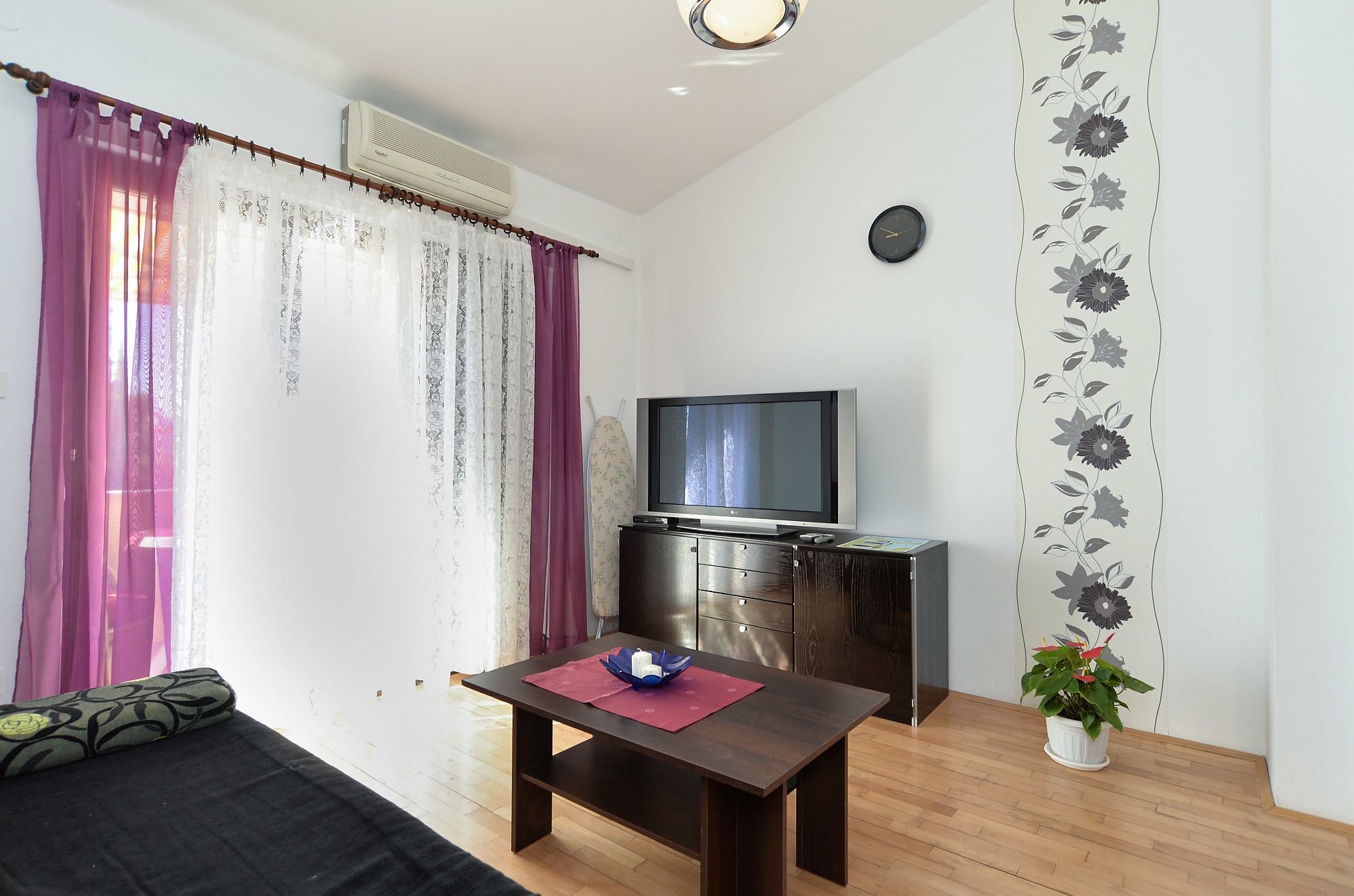 Standard House, 4 Bedrooms (0278) | Living room | TV