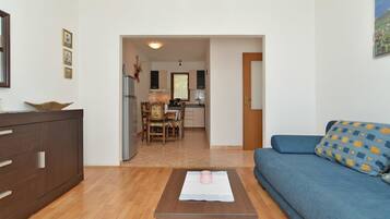 Standard House, 4 Bedrooms (0278) | Living room | TV