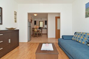 Standard House, 4 Bedrooms (0278) | Living room | TV - Apartment 1096 (Medulin)