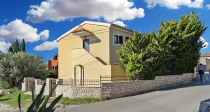 Apartment 1096