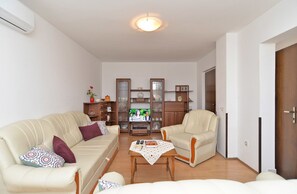 Standard Apartment, 2 Bedrooms (0279) | Living area | TV - Apartment 1098 (Fazana)