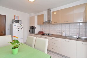 Standard Apartment, 2 Bedrooms (0279) | Private kitchen | Fridge, microwave, oven, stovetop - Apartment 1098 (Fazana)