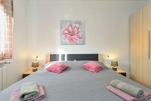 Standard Apartment, 2 Bedrooms (0280) | 2 bedrooms, iron/ironing board, free cribs/infant beds, free WiFi - Apartment 1100 (Pula)